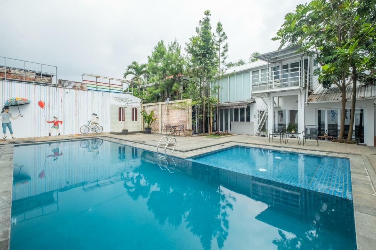 Capital O 852 The Silk At Dago Hotel Bandung Exterior photo